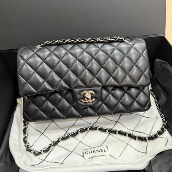Chanel Medium - Picture 1 of 1